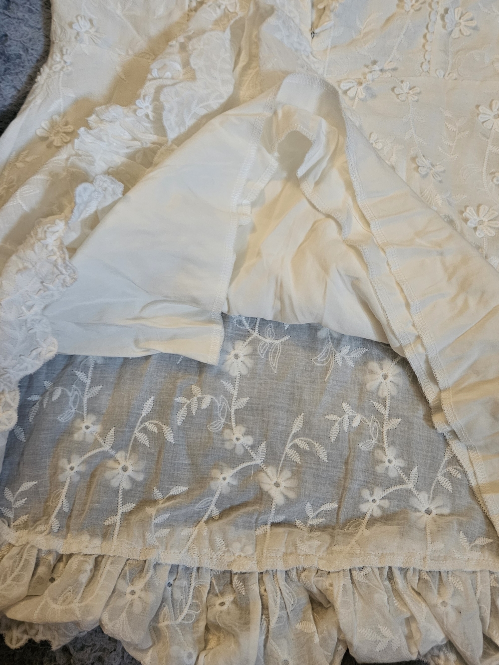 Showpo White Floral Embroidered Women’s Dress New With Tags - Picture 4 of 16